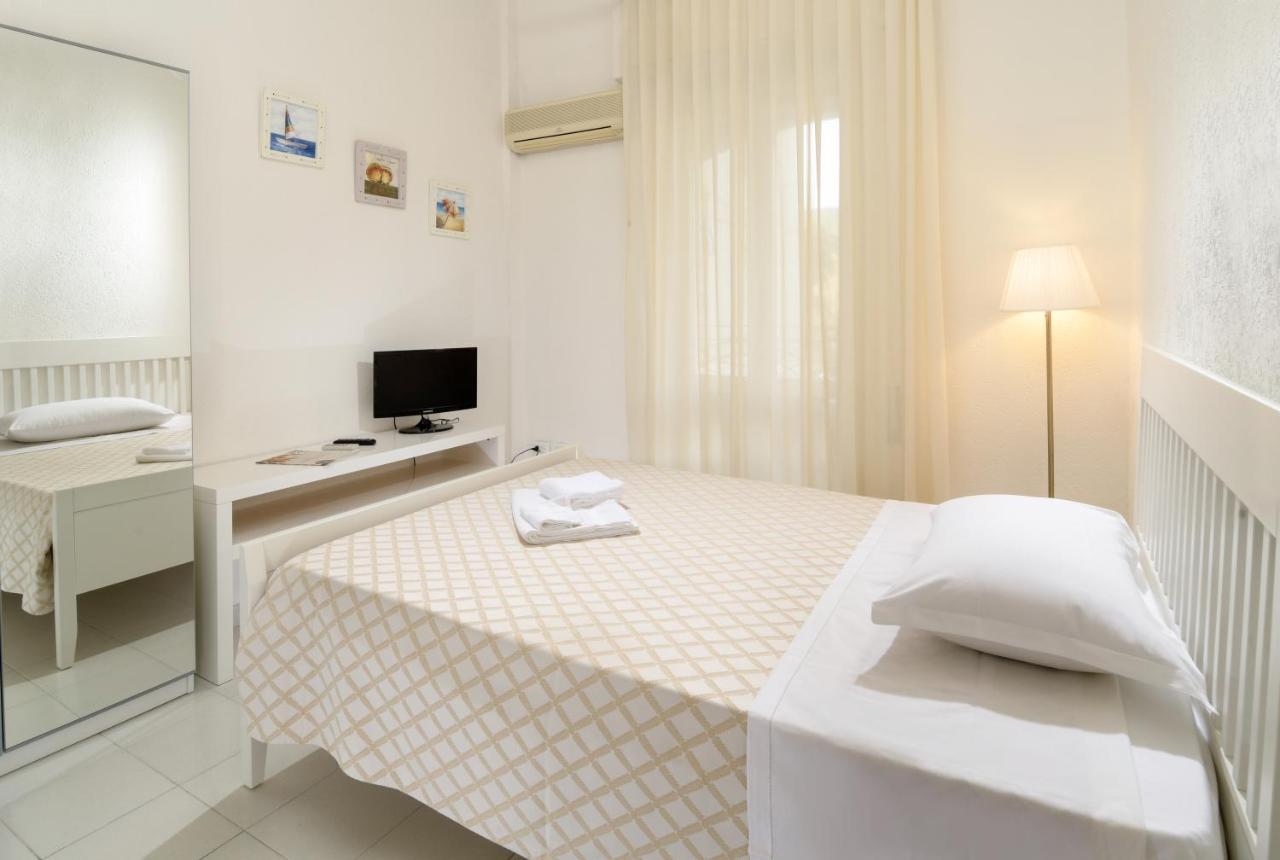 Hotel Continental カットーリカ エクステリア 写真