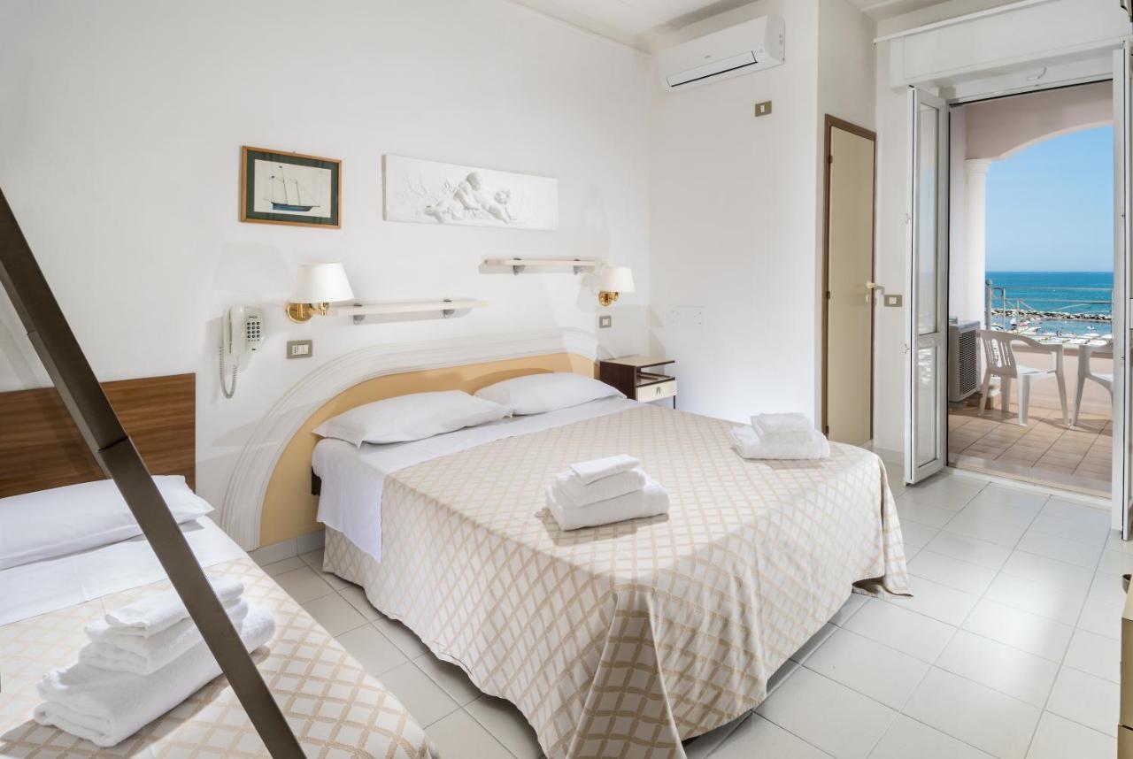Hotel Continental カットーリカ エクステリア 写真