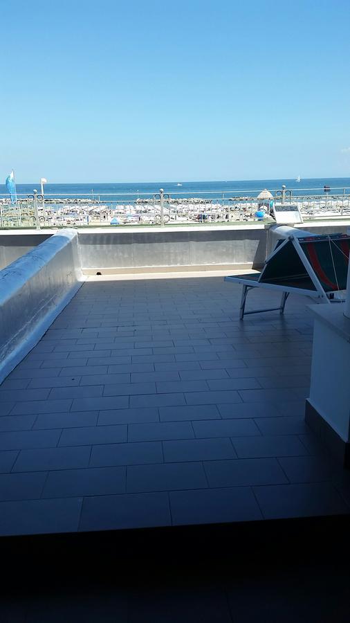 Hotel Continental カットーリカ エクステリア 写真